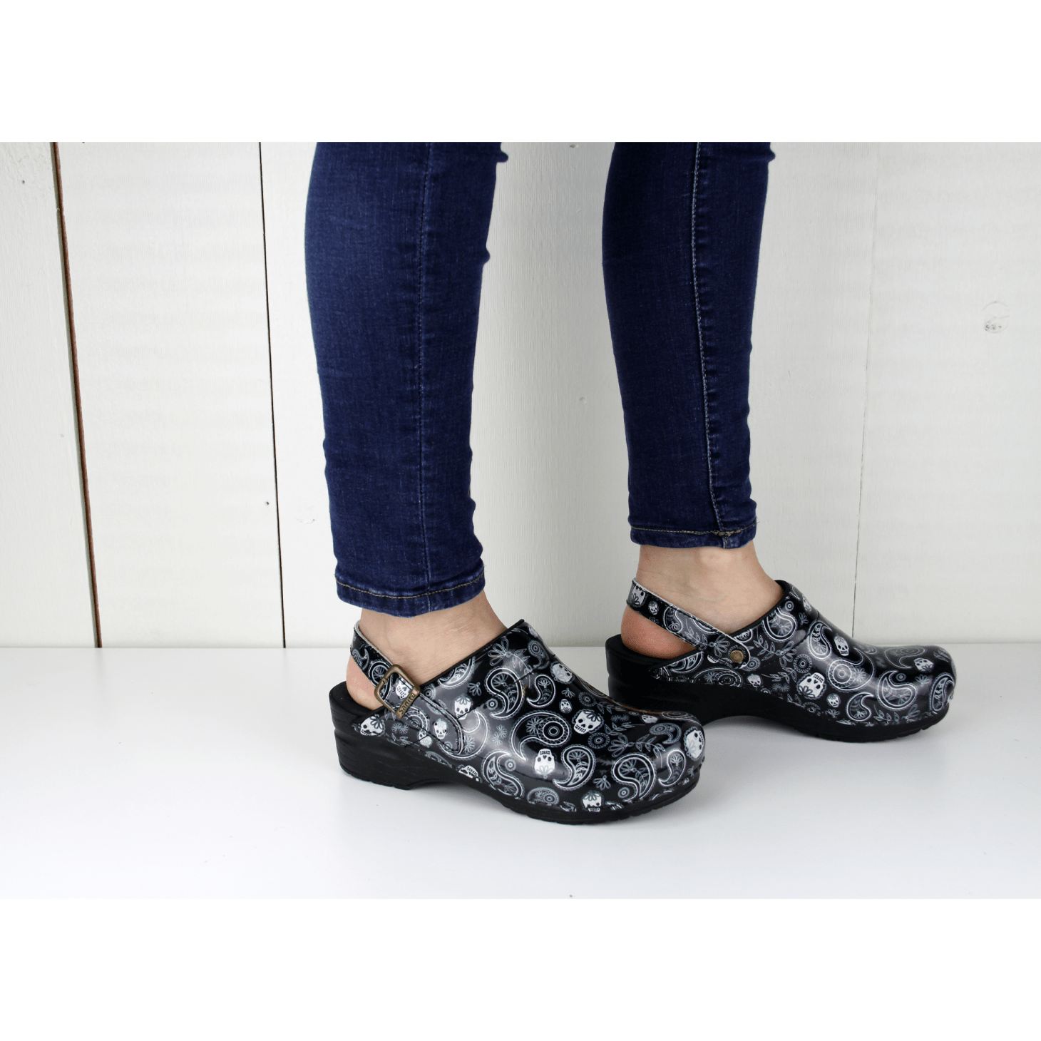 Sanita skull top clogs