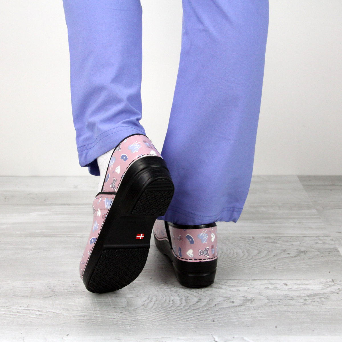 Sanita Weare Women&#39;s in Rose Closed Back Clog